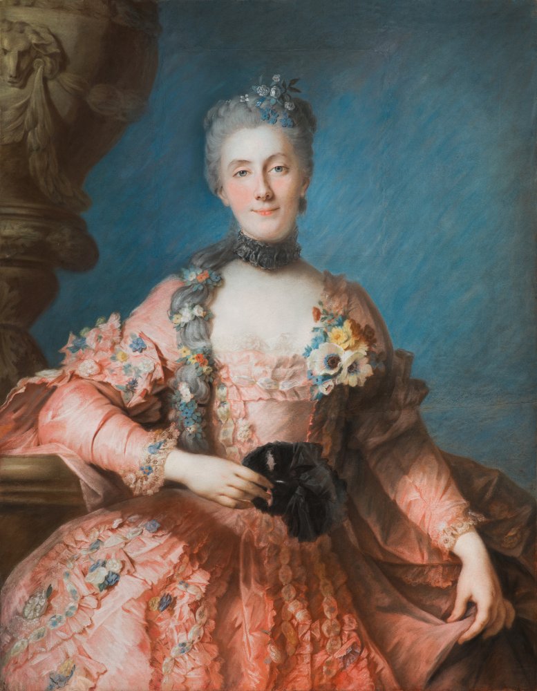 Portrait d’une jeune femme à la robe de bal tenant un masque